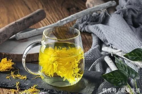 菊花茶|泡菊花茶喝，别忘加一宝，养肝明目，睡眠好了，还排毒燃脂