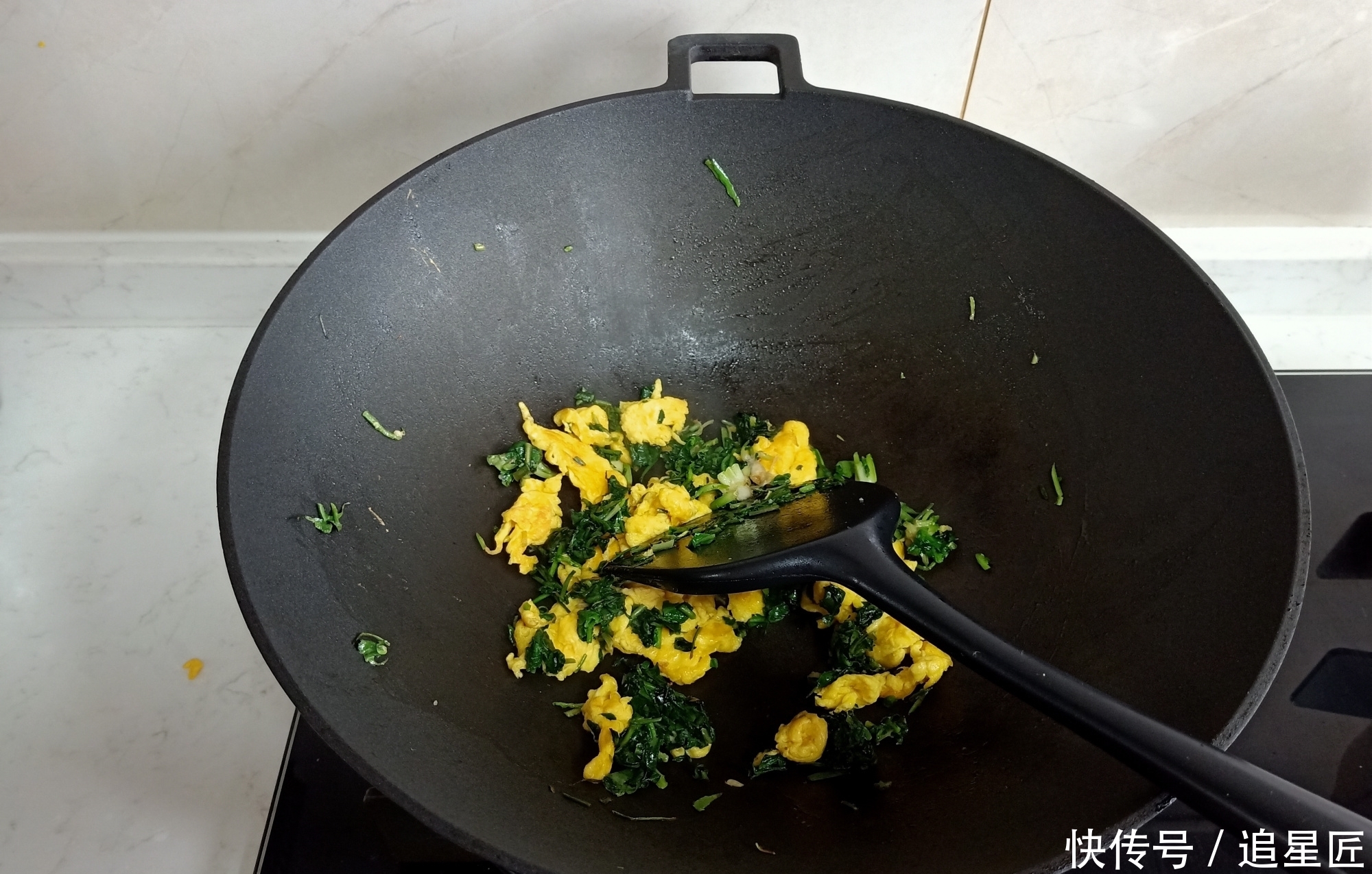 老两口的浪漫早餐，吃得舒服又省事儿，网友：有仪式感的生活