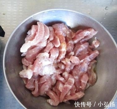 鸡枞菌|有钱就买这菜，300元多1斤，比松茸还贵，味香甜脆嫩，超滋补