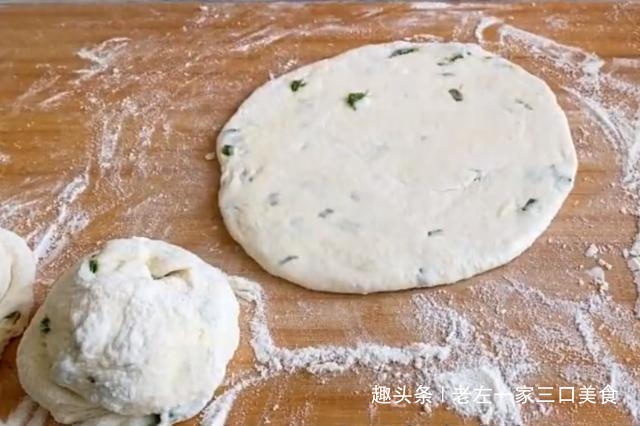 烙了2年的大饼，终于找到窍门了，这样做葱花饼，又软又香又好吃