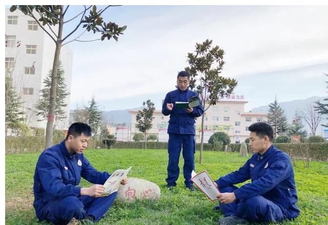 初冬已至，来感受一下“火焰蓝”营区的那一抹温暖