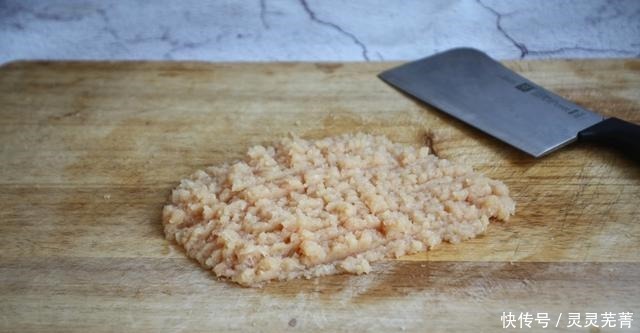 1块豆腐,1块鸡胸肉,就能轻松做成的鸡肉豆腐堡。营养味道好