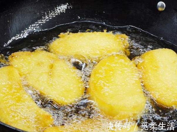 炸馒头片时，不要只会裹蛋液，多做一步，馒头外酥里软，不吸油