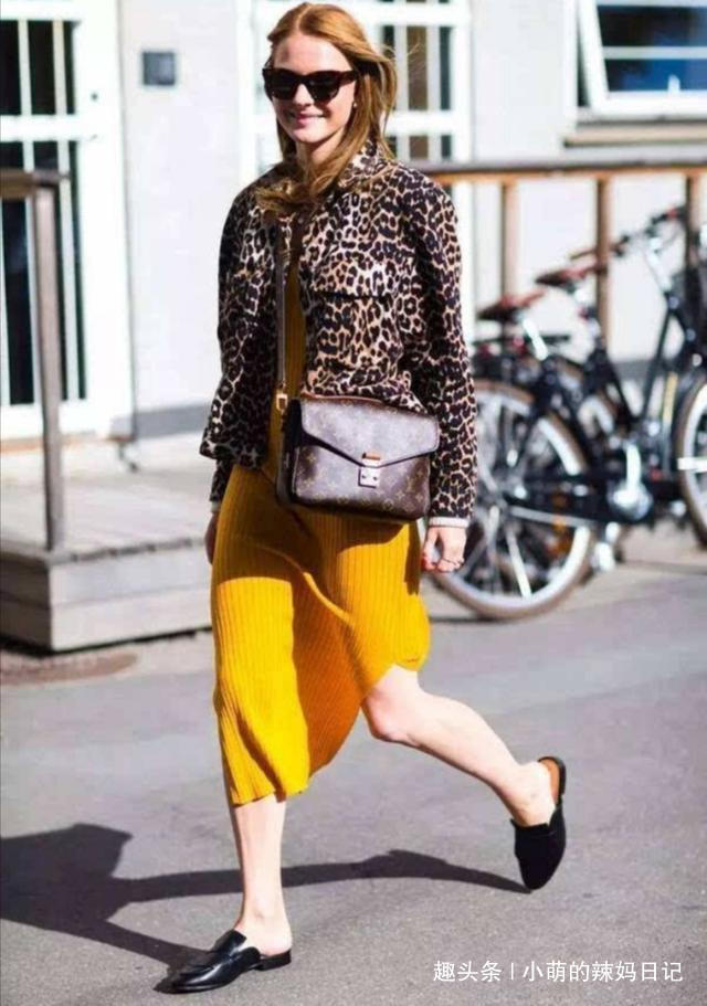 裤装 女人过了50岁，别打扮的那么俗气！这4种衣服要少穿，廉价没品位