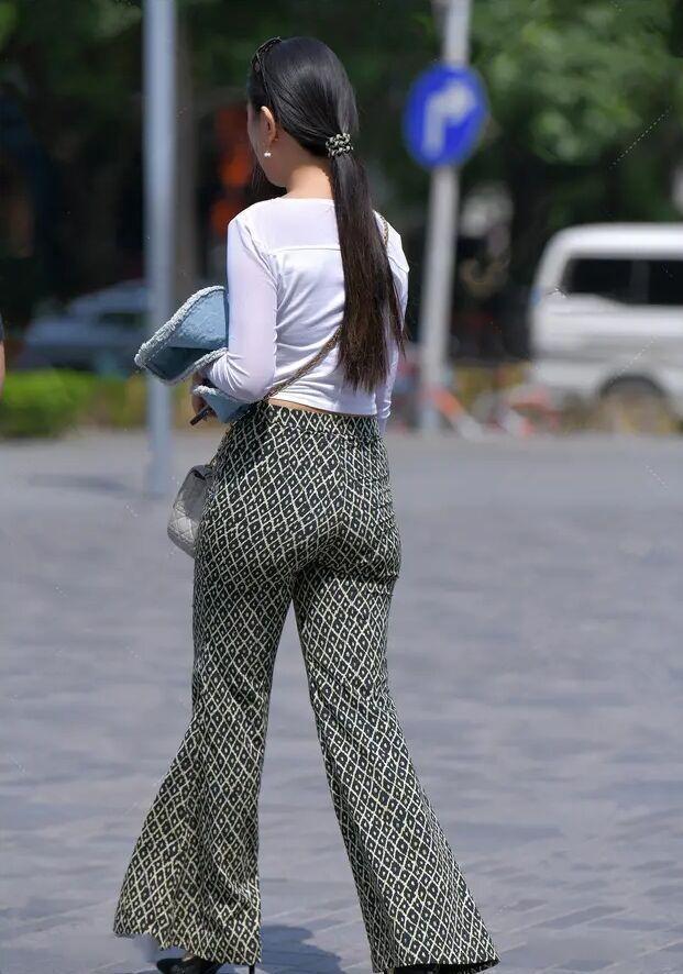 遮遮掩掩|美女街拍:别再遮遮掩掩,“胯宽”就要这么穿,才不枉你付出的努力!