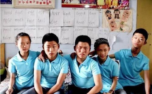 5胞胎|中国首例“5胞胎”长大了,如今已满18岁,家庭状况令人感叹