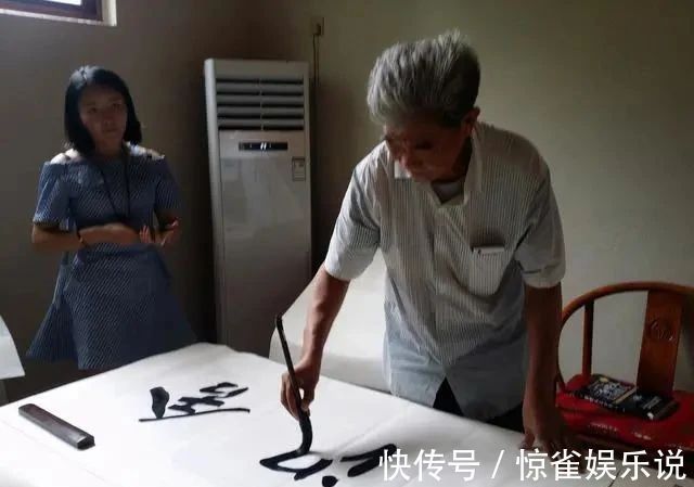 笔下|退休小学教师写得一手精湛的书法,楷书灵动,行书洒脱,大家风范