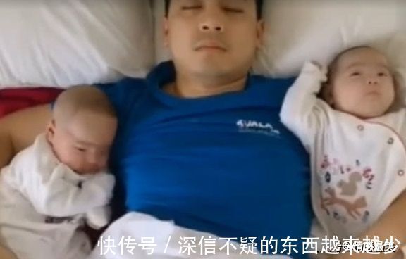 宝宝们|爸爸带双胞胎宝宝累到睡着，结果宝宝们不哭不闹，萌化众人心