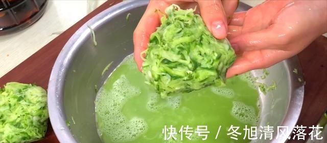 萝卜饺子，有人焯水，有人直接包，都不对！分享正确做法，太香了！