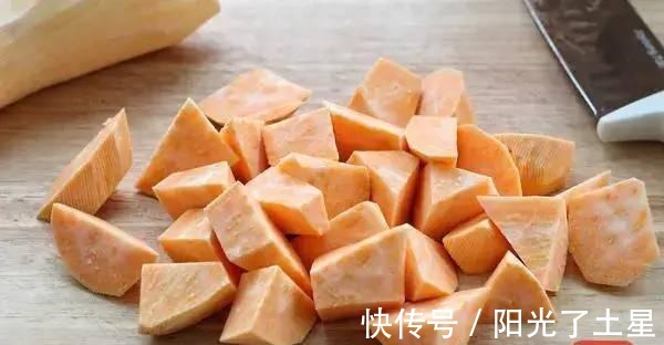 开胃|红薯这样做太惊艳了，香甜软糯又开胃，出锅盘子都被舔干净！