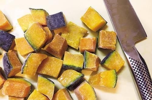 南瓜别再做南瓜饼了,这样做非常的好吃,一次2盘不够吃