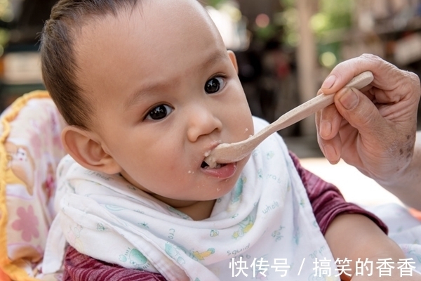补充蛋白质|1~2岁宝宝如何安排饮食每天喝多少奶，吃多少辅食，你做对了吗