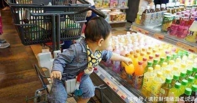 妈妈的话|儿子把零食放口袋忘付钱，超市让10倍买单，妈妈的话让人称赞