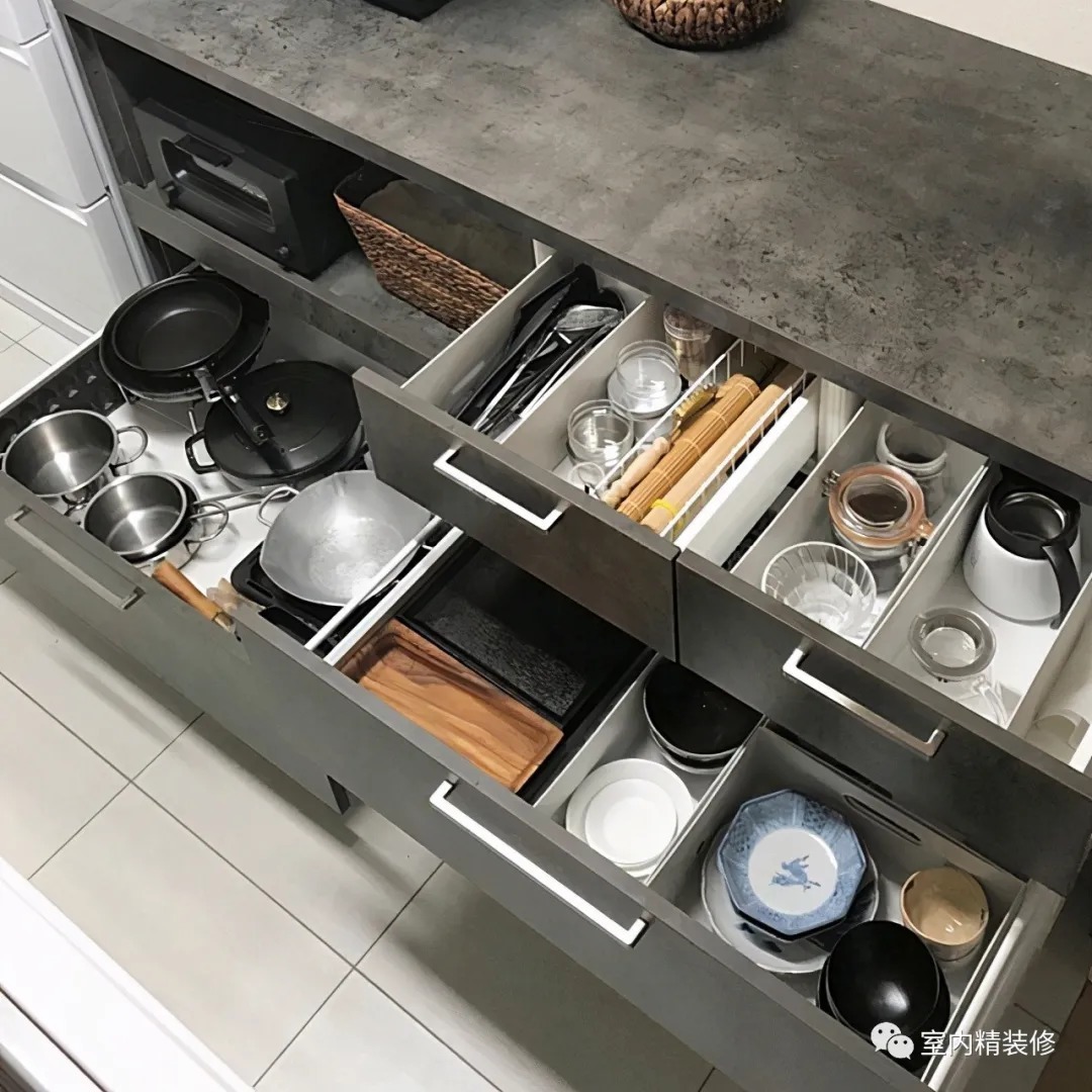 壁柜|为何越来越多厨房不装吊柜了?头次见这种设计,真想回家拆了重装