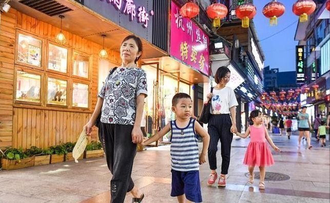 经济实力|“我让姑爷给儿子出学费有啥不对”50岁二胎宝妈给女儿要钱闹翻