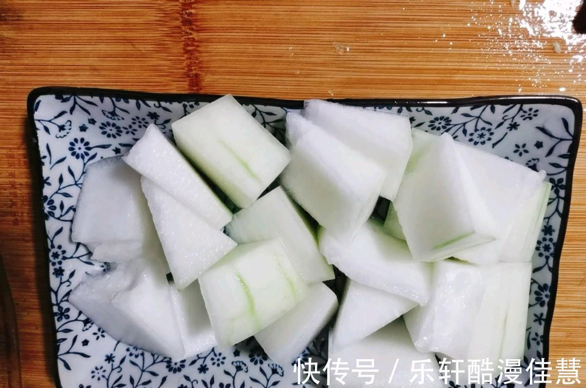 冬瓜块|冬瓜营养丰富，和排骨是经典搭配，炖出来的汤鲜美可口