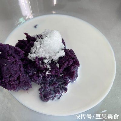 就让这道好吃不上火的紫薯馒头，温暖你这个冬天吧