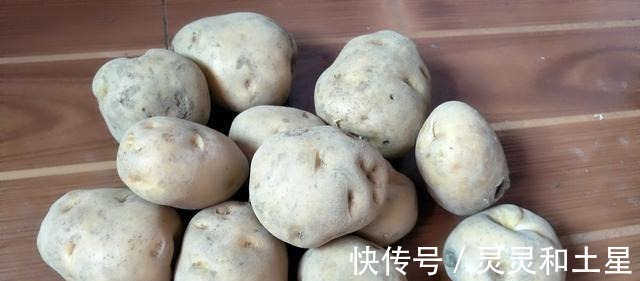 番茄酱|女儿和她朋友在家炸薯条,蘸上番茄酱,外酥里嫩,酸甜可口真美味!