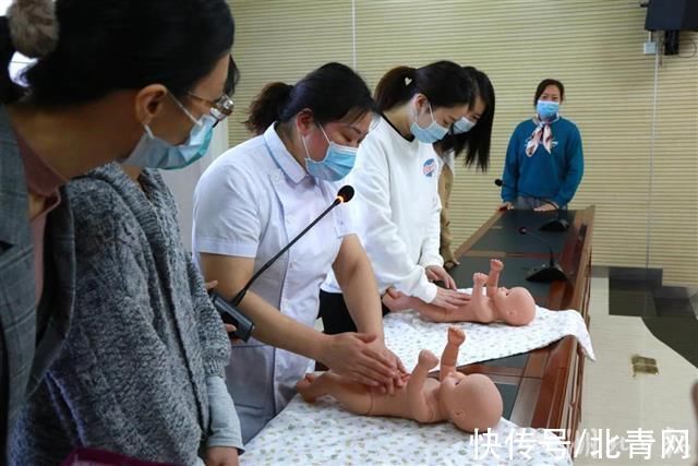 训练营|武汉市洪山区开设“带娃能手训练营”为孕妈发放爱心待产包
