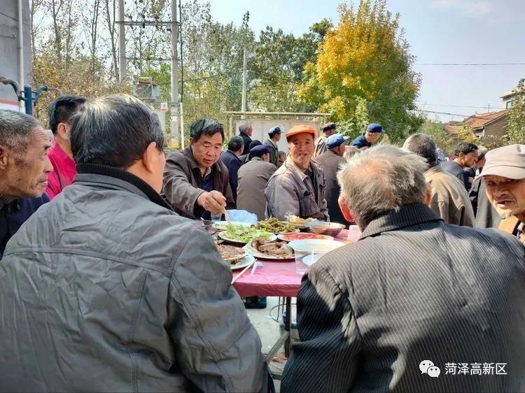 文明|【新时代文明实践】爱在金秋，情暖重阳——菏泽高新区马岭岗镇举办重阳敬老宴