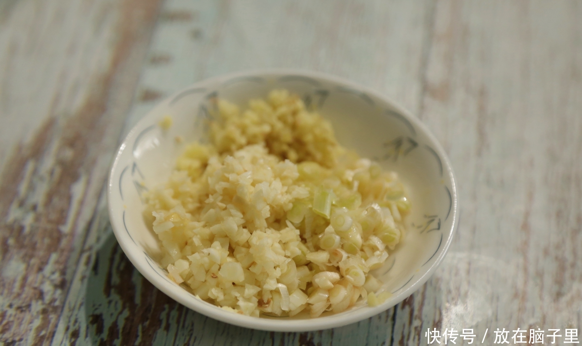 青椒炒肉丝,到底先炒肉还是青椒?分享一下跟大厨学来的方法