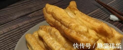 炸油条|炸油条加酵母是大错特错,老师傅教你正宗配方,油条根根蓬松酥脆