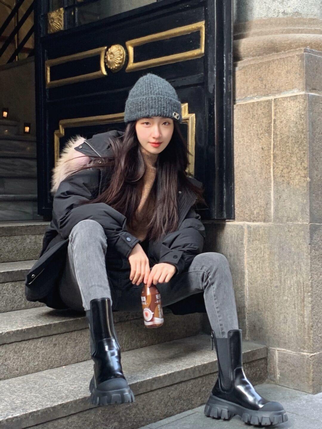 百搭|冬季基础色羽绒服才“真香”,百搭实用还遮肉,配什么单品都好看