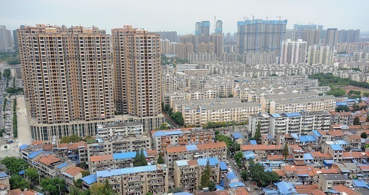 化工厂|买房时，靠近3个地方的房子不建议买，住过的人都想搬走