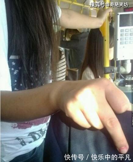 |幽默笑话:看到一对情侣在吵架 女孩突然走过来给了我一巴掌