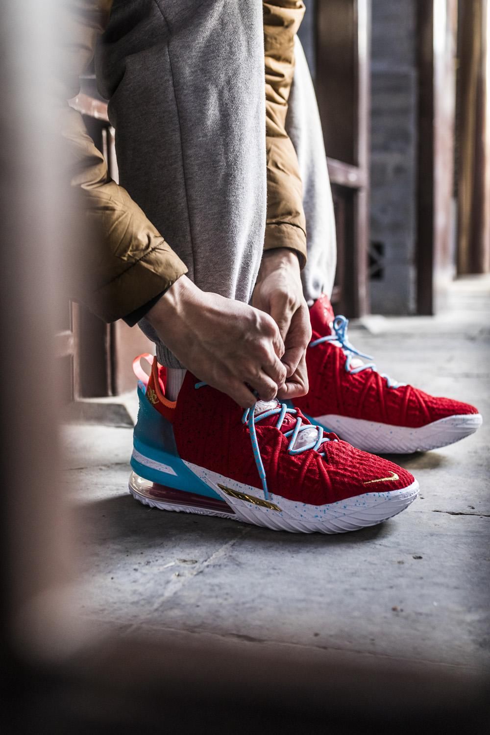 国人打造的詹皇战靴“ 恭喜发财”LeBron 18，与以往有什么不同？