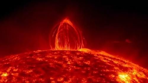 宇宙中没有氧气,为何太阳会“燃烧”出火焰?