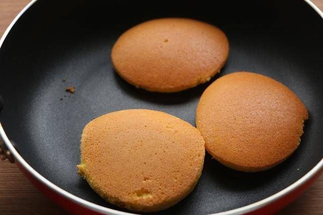 玉米面加5个鸡蛋,不加1滴油1滴水,又香又软,比发糕好吃10倍!