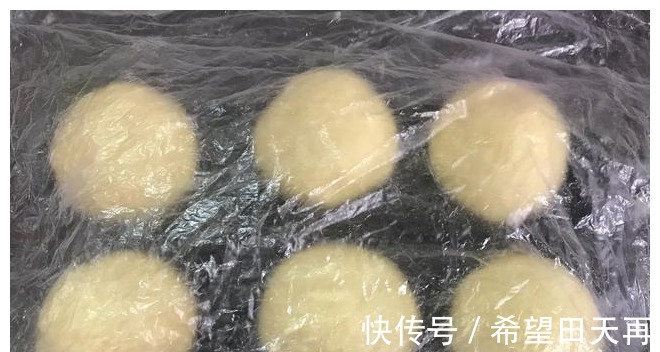 生吐司|私藏的吐司配方，多加一步柔软拉丝，放凉也不硬，新手一次成功！