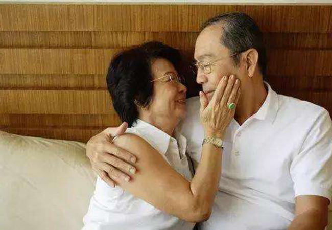 有益健康|60岁大姐夫妻生活,关键时刻险瘫痪,老年人夫妻生活3事要注意