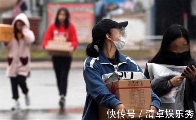 女孩|女孩上大学每月1800元生活费,却嫌弃不够,列消费清单要父母加钱