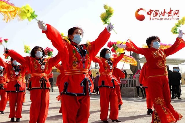  民勤：农村文艺新生活 扭着秧歌唱着歌