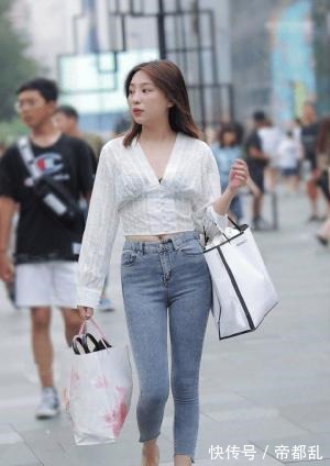 衣品|衣品体现在穿搭上,休闲牛仔裤也能让你美出个性