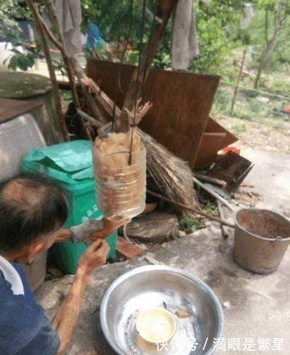 农民大叔自己发明的简易杀鸡工具,轻松解决一只鸡!