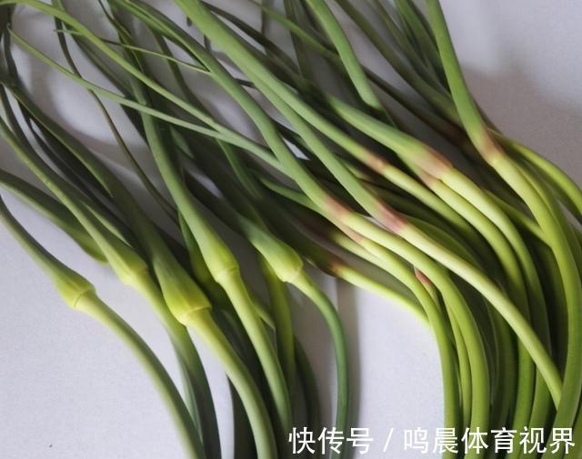 绿头|买蒜苔时，“红头”“绿头”要分清！区别挺大，弄懂再买不浪费钱