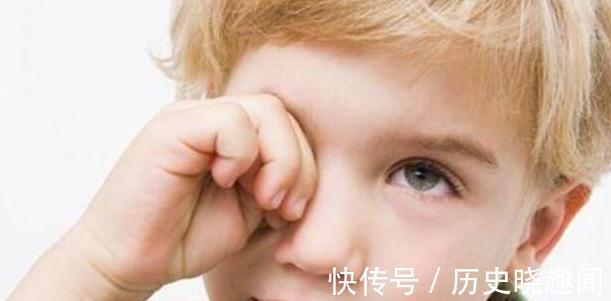 亮亮|孩子频繁眨眼睛,是小儿抽动症的信号?或许跟几个方面有关