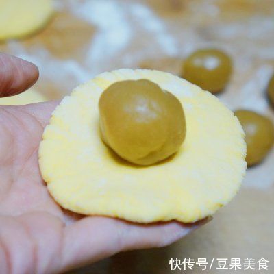  想健康又想美味，吃土豆形状的豆包就对啦