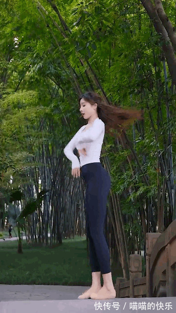 |搞笑GIF段子:小眼睛里充满了怀疑