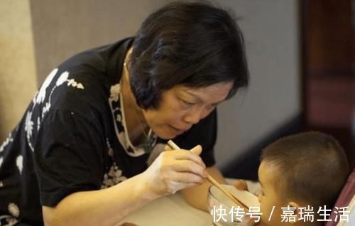 孩子|外婆带外孙6年,没去过医院,不吃3饭,常做3事,娃脾胃好