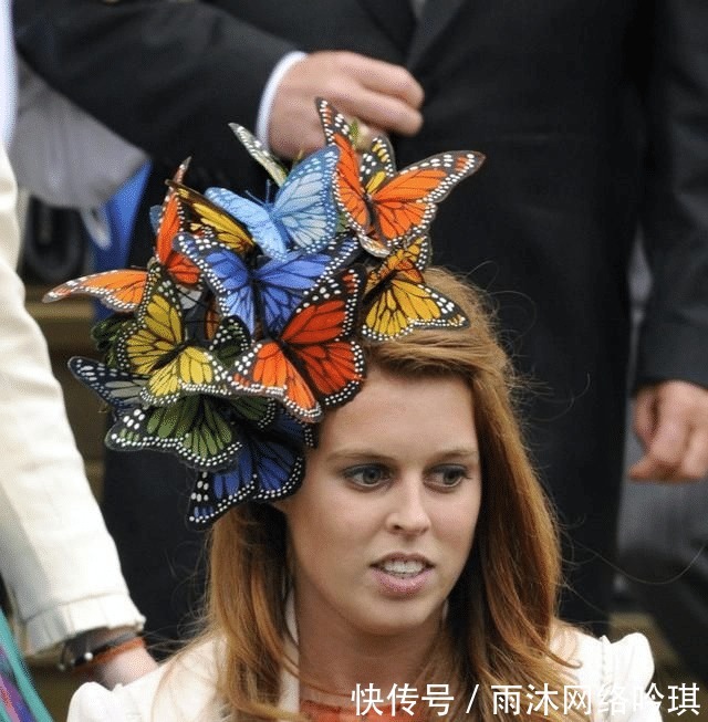 戴安娜|英女王有5千顶帽子，戴安娜帽子戴得最美艳，俩姐妹帽子有点尴尬