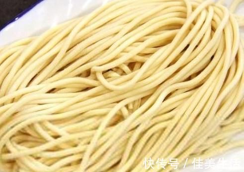 面条|不要只知道吃水煮面条了,教你这样吃,美味又下饭,几分钟就上桌