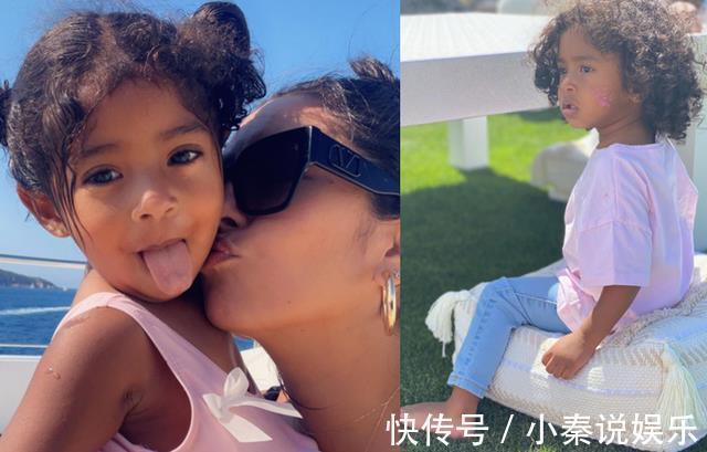 卖萌|瓦妮莎晒近照,和2岁女儿合影上演侧颜太绝了,吐舌卖萌超可爱