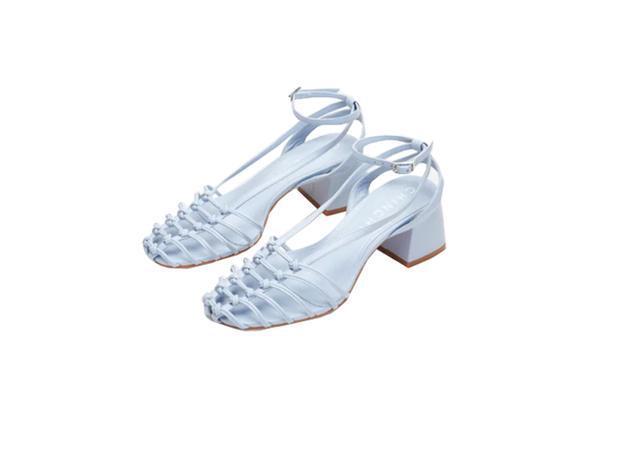 参考价格 翻了身的“土味凉鞋”,这次成了时髦精心中的C位