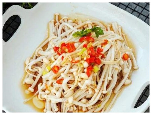 来客人必做的小凉菜，金针菇与它这样搭，滑顺爽口，做法简单易懂