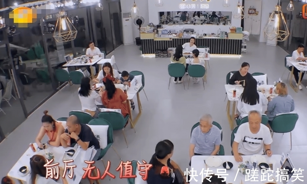 五个嘉宾都不会做菜，客人吃到生米线，难怪《中餐厅5》评分暴跌