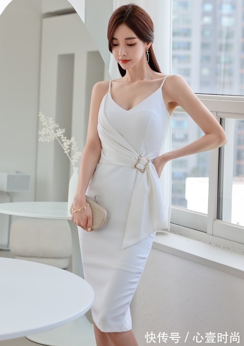 孙允珠|女神孙允珠高清时尚搭配:仙本那夏梦纯情雪白精灵吊裙